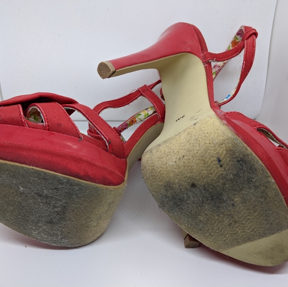 Red heels - Picture 1 of 6